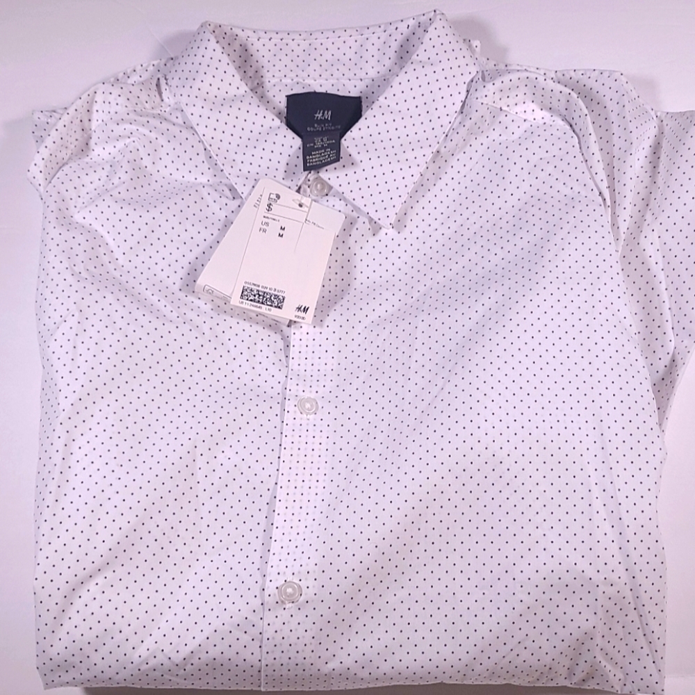 Mens H&M short sleeve button down shirt NWT Medium